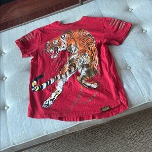 SWITCH Remarkable Red Tiger Graphic Distressed Tee 
Size Small